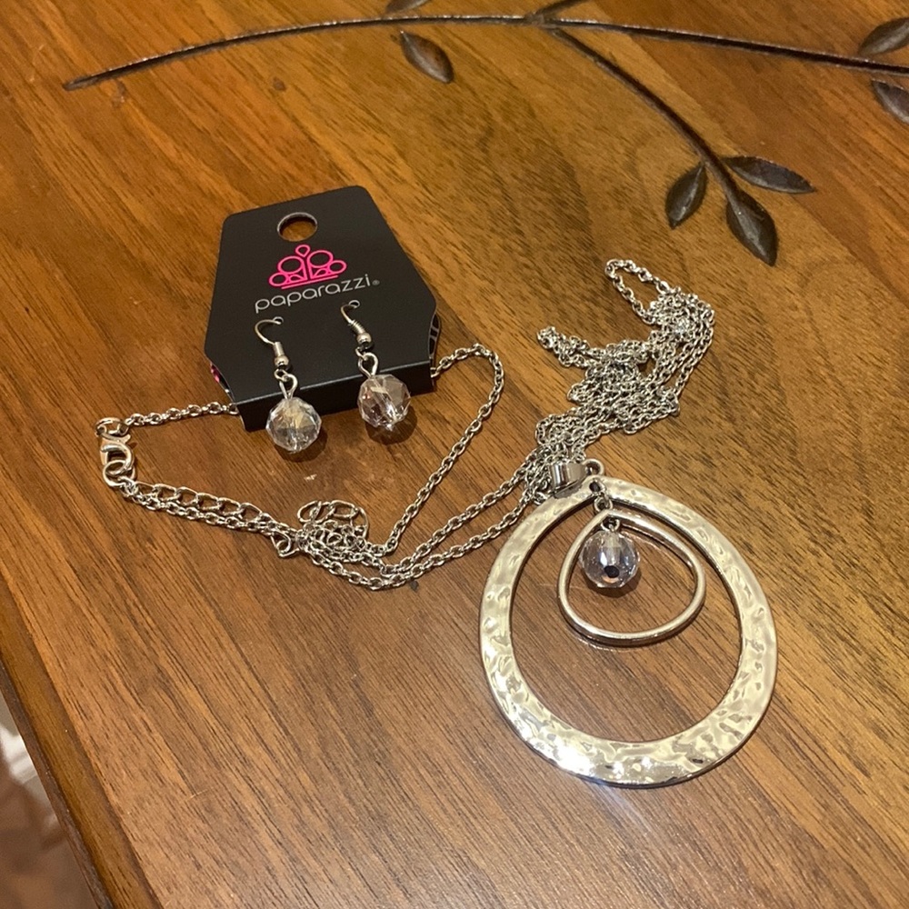 3/$8 💍 paparazzi silver necklace & earring set